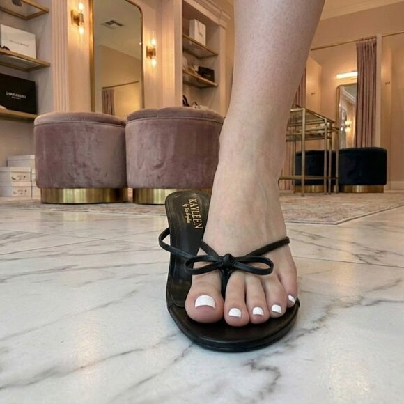 🎀 NWT KAYLEEN Black Kitten Heel Flip-Flop Sandals | 2" Heel | Bow Detail - Picture 5 of 7